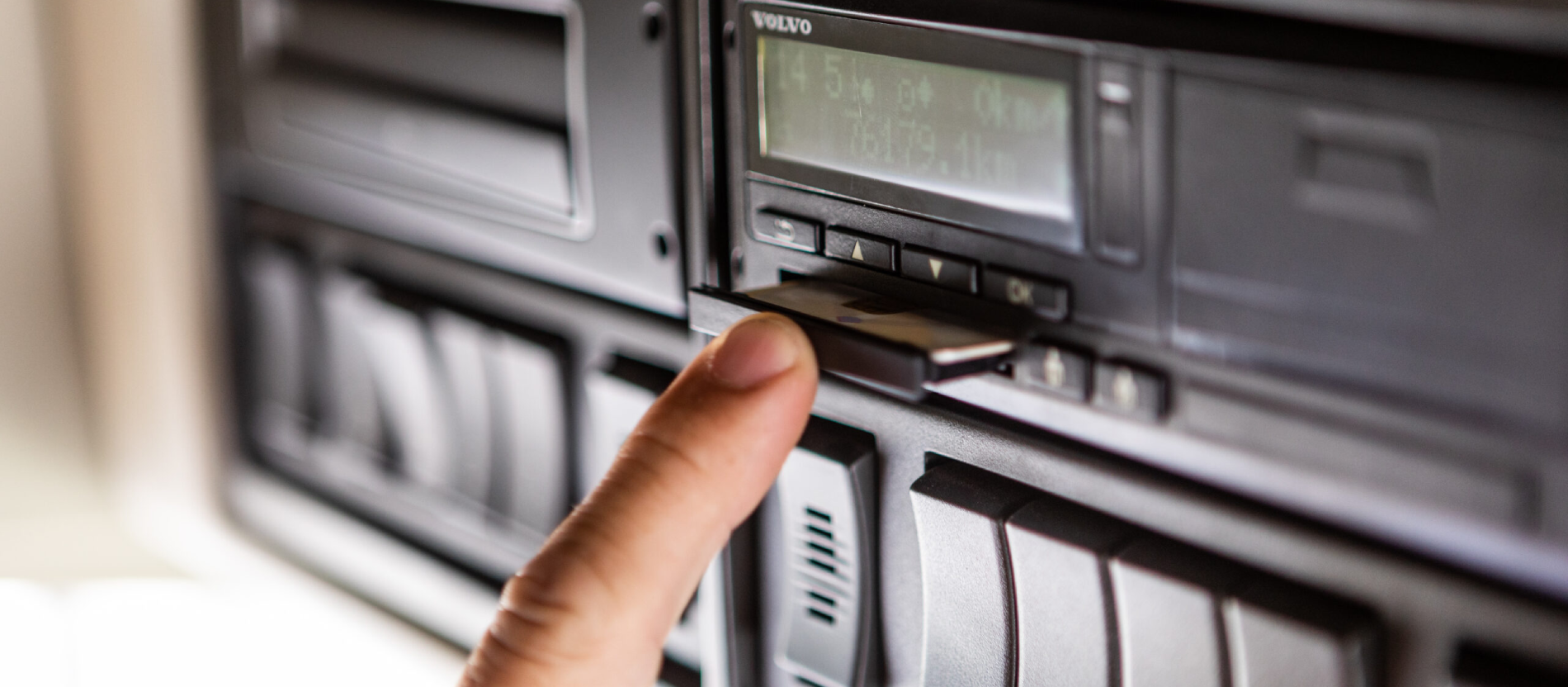 takograf kalibrasyon, İzmir takograf, takograf montaj, takograf bakım, takograf onarım, takograf teknik servis, Bornova takograf, oto takograf hizmetleri, takograf kurulum, takograf ayarı